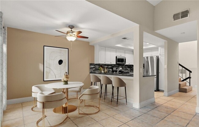 Building Photo - Sophisticated Space Designed for Comfort