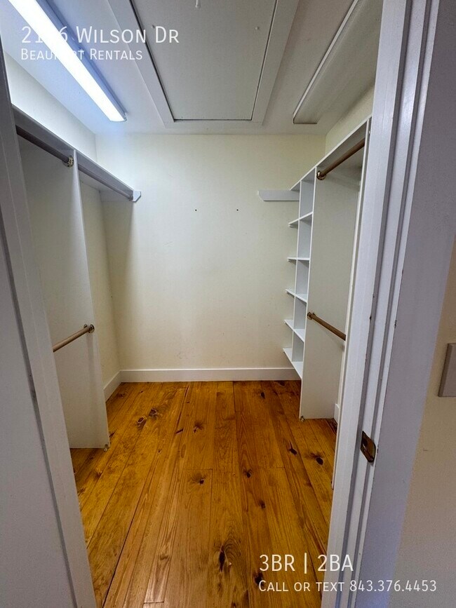 Building Photo - 2106 Wilson Dr