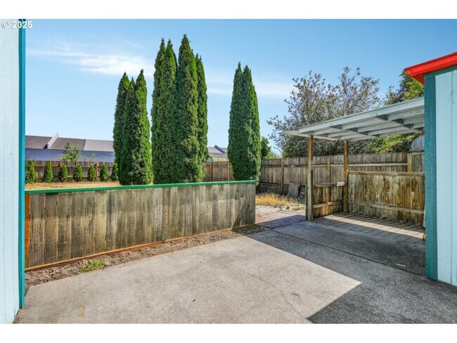 Building Photo - Warner Street Northeast