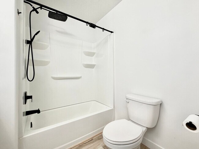 Building Photo - 3 Bed + 2.5 Bath Townhome w/ Garage, Storage & Dogs Allowed Near Jordan Landing