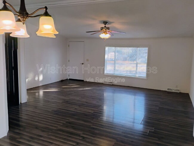 Building Photo - 120 Evergreen St