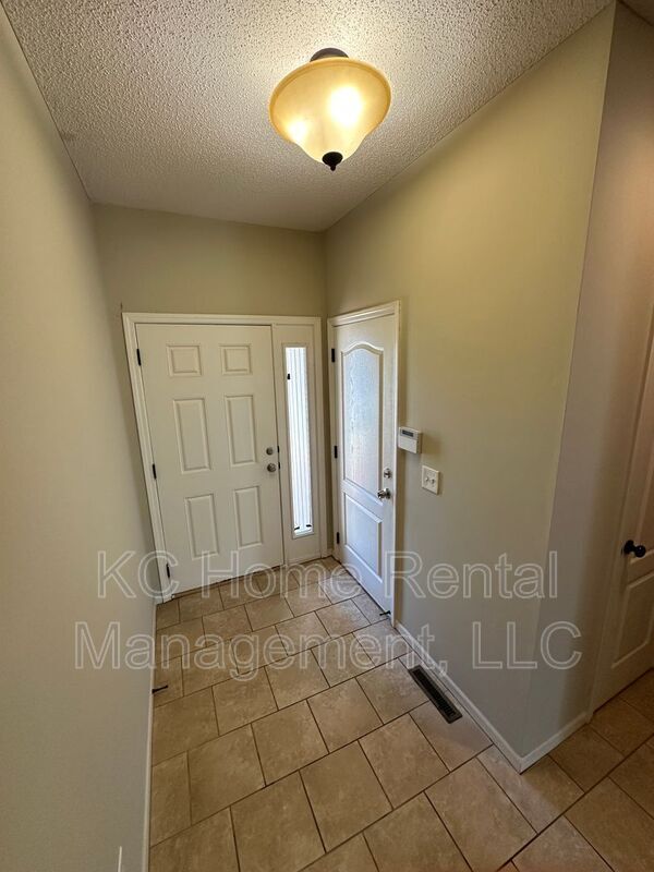 Building Photo - 1610 N 127th St