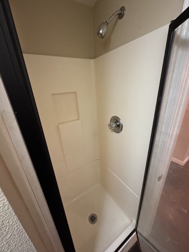 Building Photo - **HALF OFF Third Months Rent** 1 Bedroom in SW Portland - Johns Landing