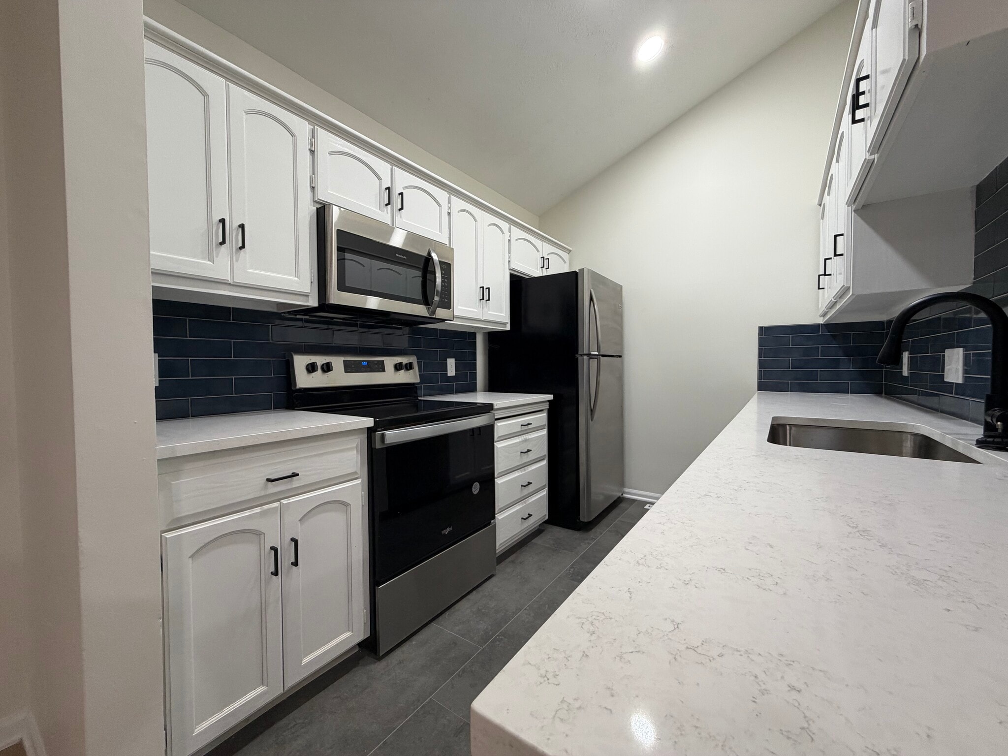 Building Photo - 10325 Ohio Plz