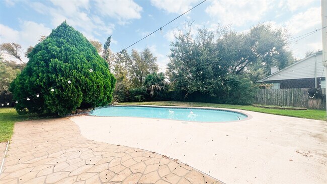 Building Photo - 1114 Knoll Crest Ct