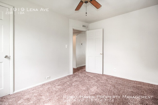 Building Photo - 11919 Lena Ave