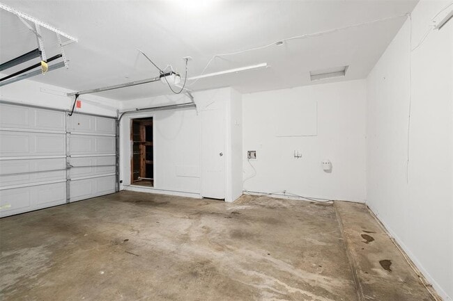 Building Photo - 8600 Clarewood Cir