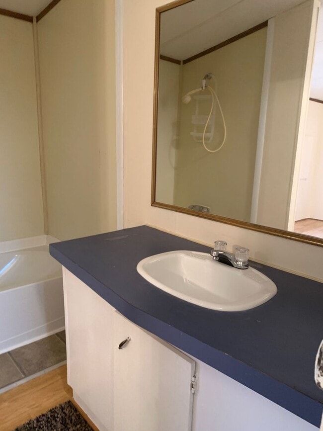 Building Photo - 3 BR, 2 BA Single Wide on Private Lot *Pri...