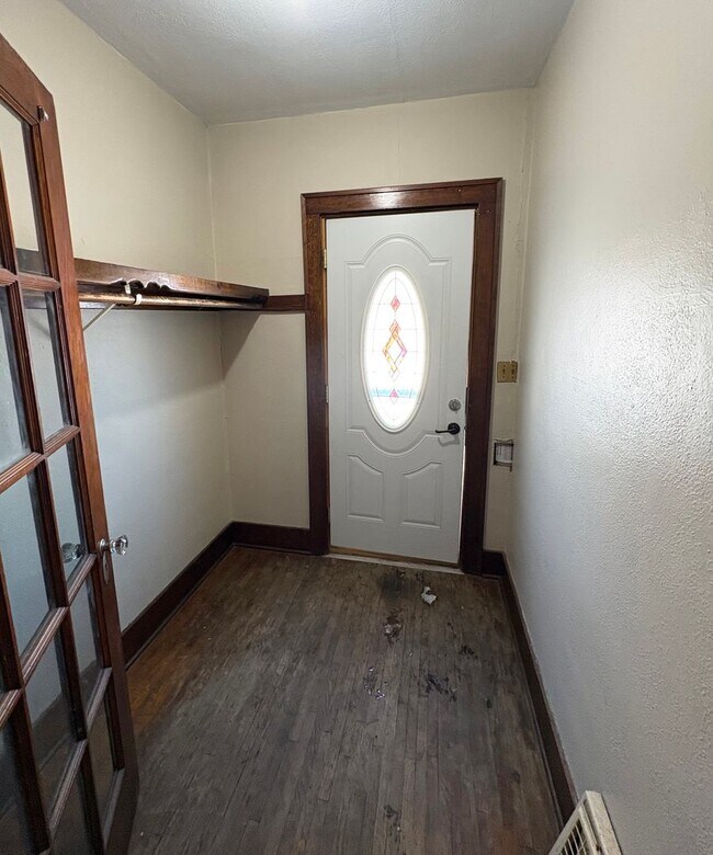 Building Photo - House- NW