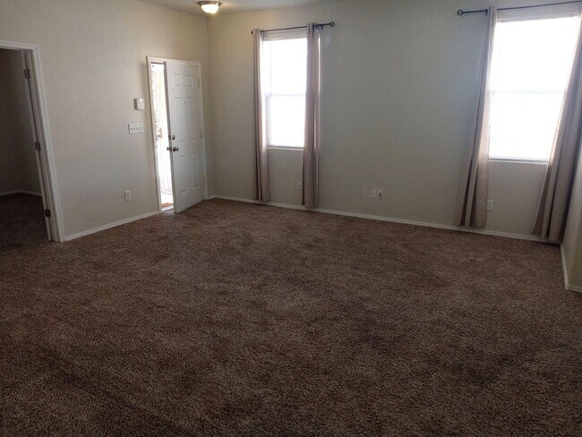 Building Photo - **3 Bedroom 2 Bathroom in Southwest ABQ!! ** AVAILABLE NOW **