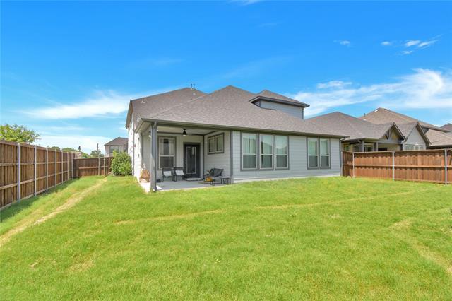 Building Photo - 1901 Crestwood Ln