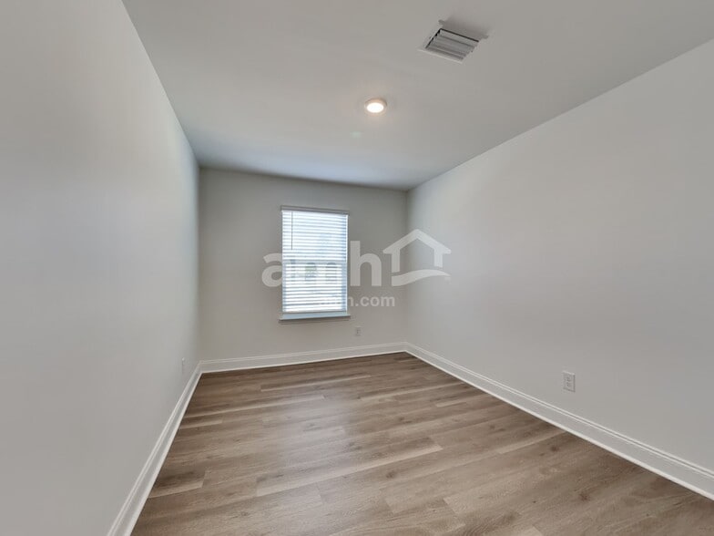 Building Photo - 106 Slice Dr