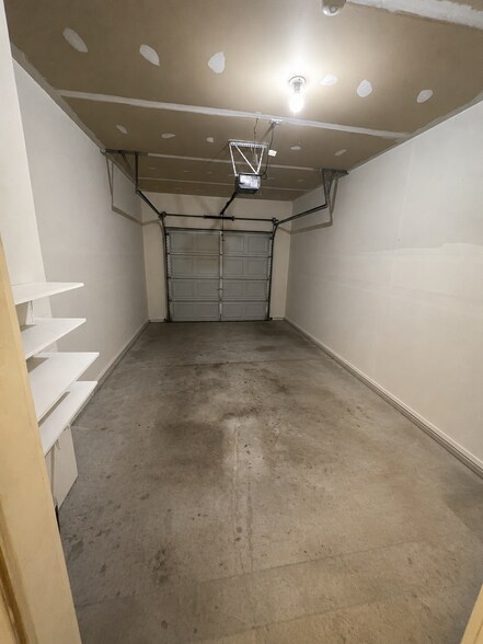 Building Photo - 43584 Yorkville Dr