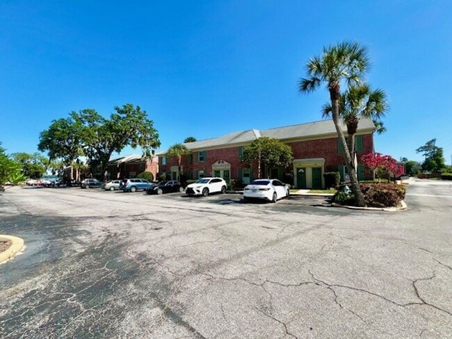 Building Photo - 2X2.5 -MOVE IN NOW! NEW LVP FLOORING ON 1ST FLOOR! NEW CARPET ON 2ND FLOOR! WATER VIEWS! CALL TOD...