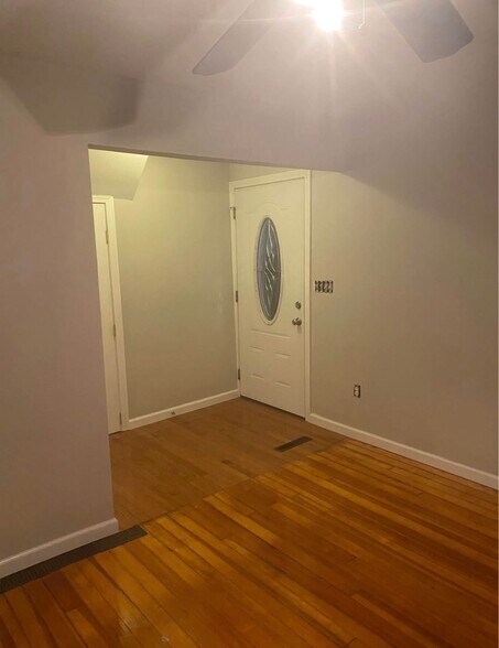 Building Photo - 36 Fowler St