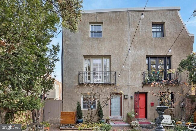 Building Photo - 715 Rodman St