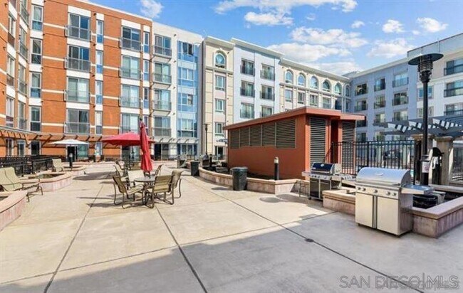 Building Photo - 445 Island Ave