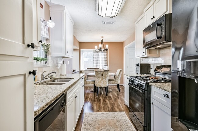 Building Photo - 3007 Chester Dr