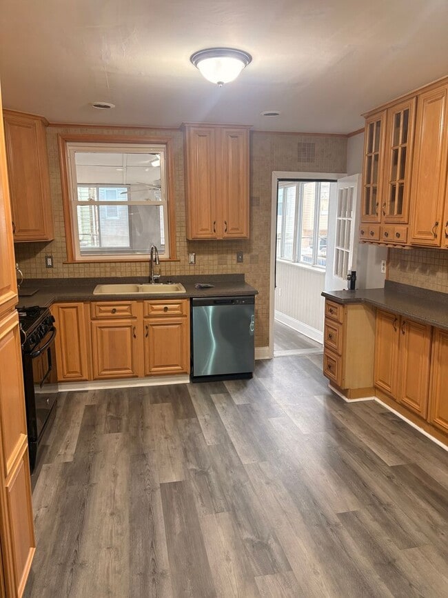 Building Photo - Charming Baltimore Home – Close to Downtown & Transit