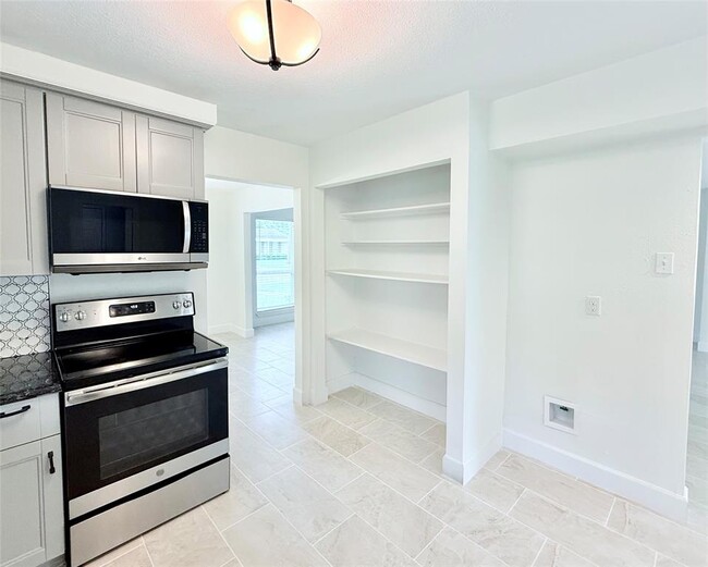 Building Photo - 6027 Beaudry Dr