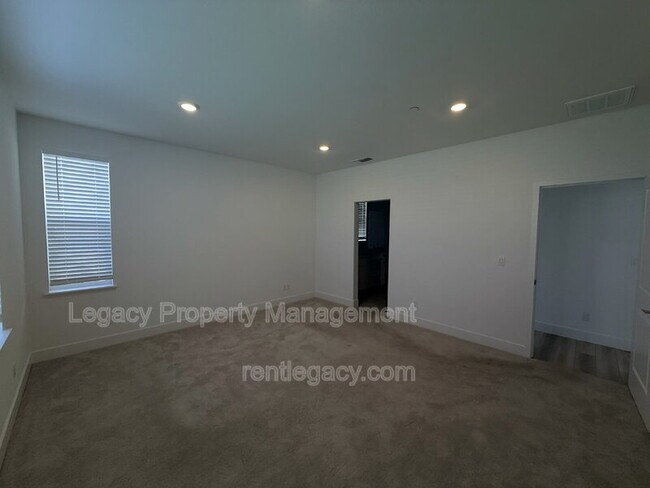 Building Photo - 8332 Taylormade Wy