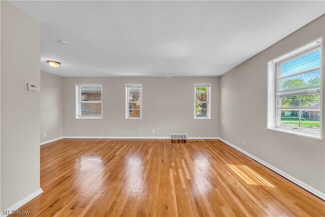 Building Photo - 20571 S Lake Shore