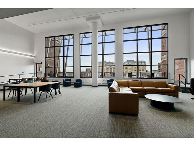 Building Photo - 401 N 2nd St