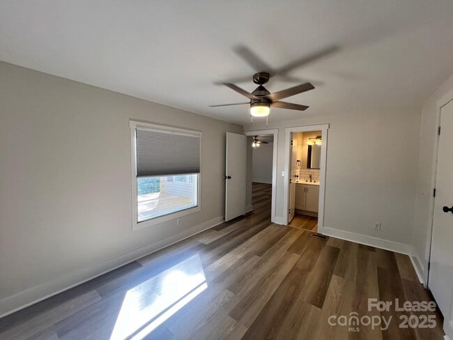 Building Photo - 491 Robinson Rd