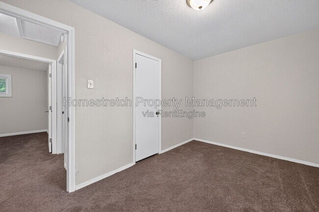 Building Photo - 6 Amelia Dr