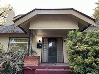 Building Photo - Charming and Spacious 4 Bed, 2.5 Bath Home near Downtown