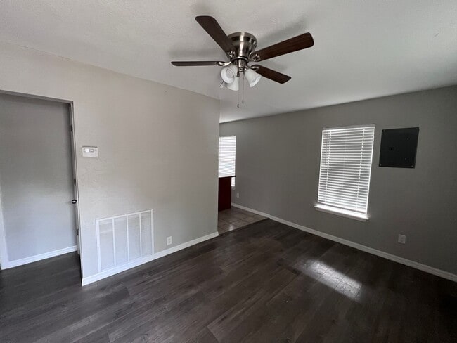 Building Photo - Wheatley Heights
