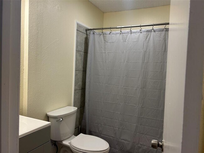 Building Photo - 12500 Brookglade Cir
