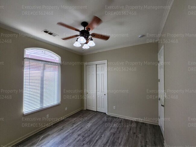 Building Photo - 4 bedroom 3 FULL bath/ 3 CAR Garage.. 2418...