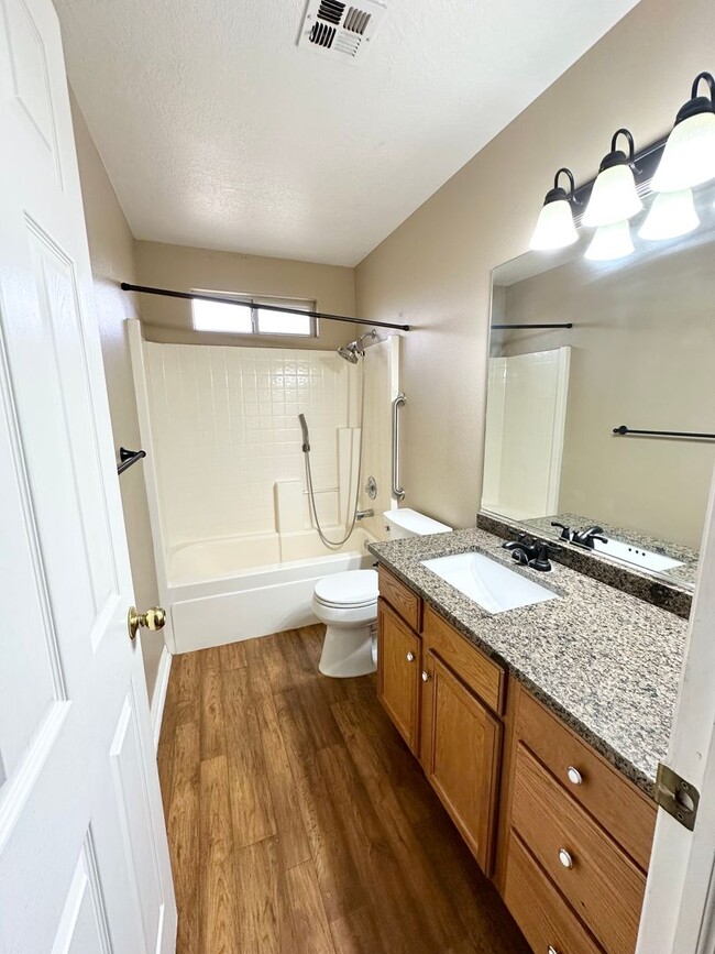 Building Photo - Great Spring Hill Estates Home!