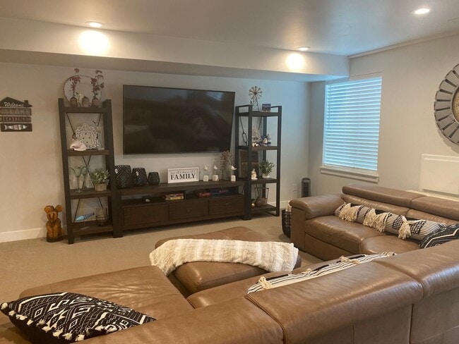 Building Photo - Daybreak Island Furnished Home