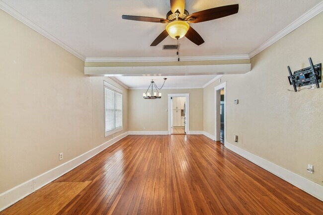 Building Photo - Riverside Heights Historic Bungalow!