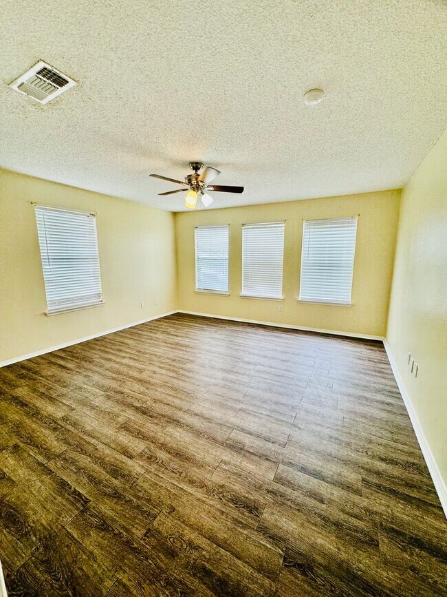 Building Photo - New Rental! 2-Story Townhome in Calallen –...