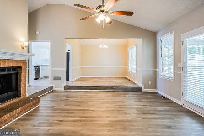 Building Photo - 301 Sandhurst Way SW