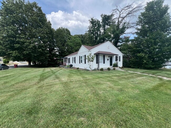 Primary Photo - Fully furnished 1 bed and 1 bath duplex al...