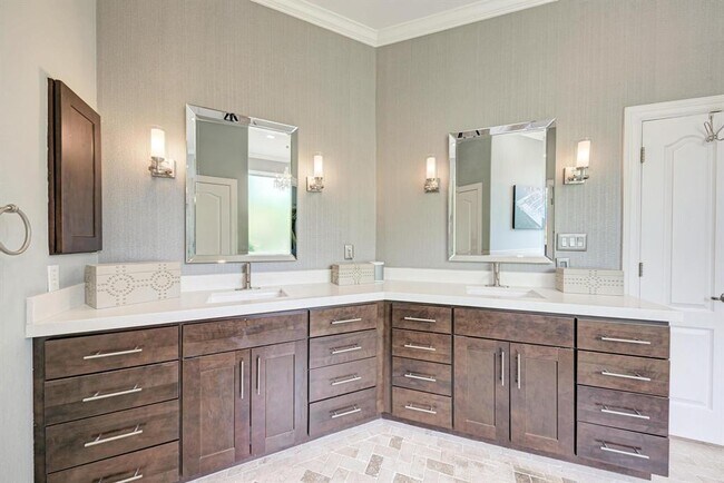 Building Photo - 545 Tom Sawyer Rd