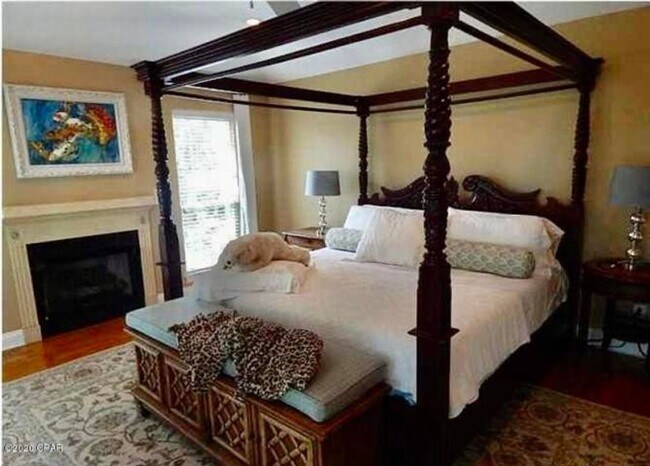 Building Photo - WATERFRONT W/BOAT SLIP!!!! This beautiful home is located in a gated community on North Lagoon Dr...