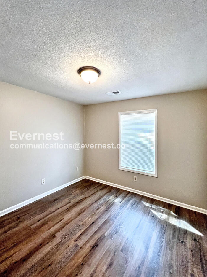 Building Photo - 1582 Custer Dr