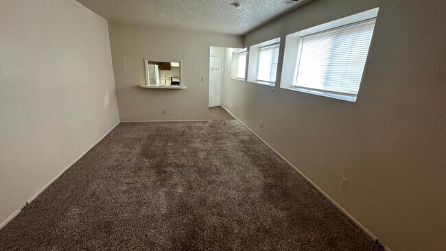 Building Photo - Studio and Bath, 600 sqft with walk in clo...