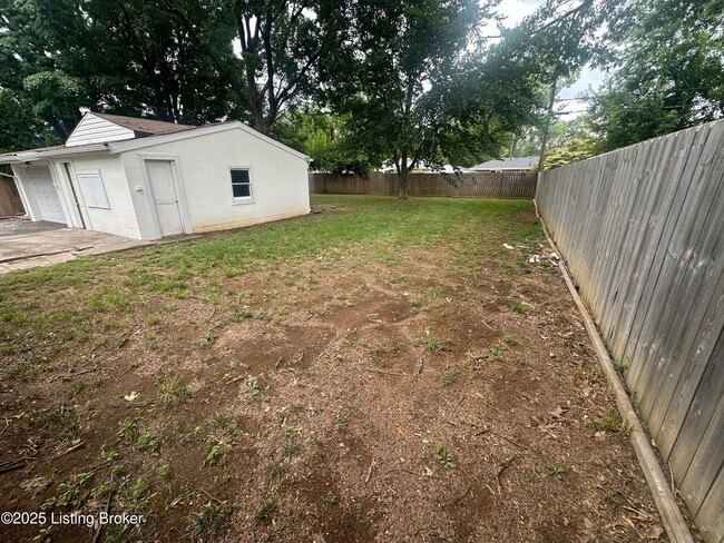 Building Photo - 2820 Yorkshire Blvd