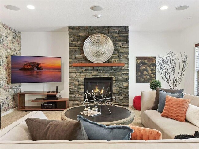 Building Photo - 6484 Ivy Way