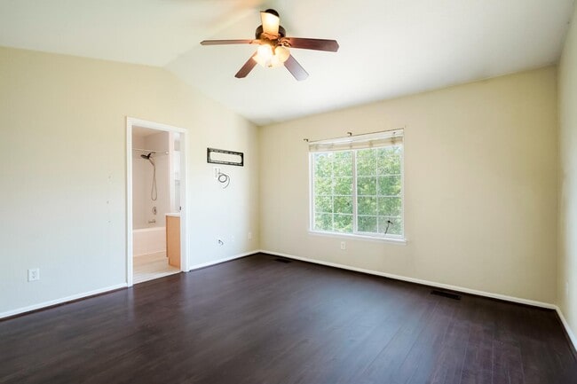 Building Photo - 14400 Albrook Dr