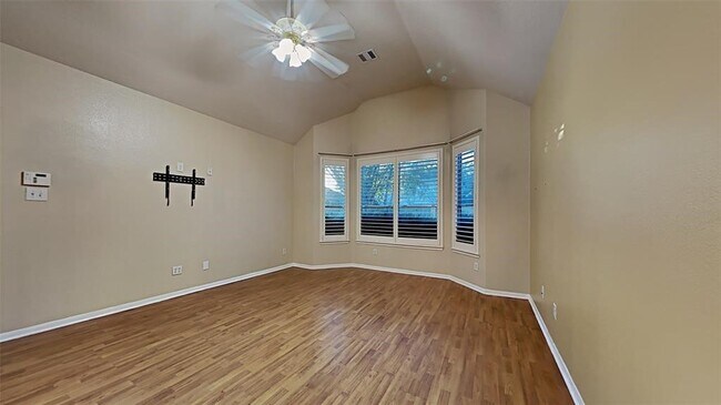 Building Photo - 2114 Winding Hollow Dr