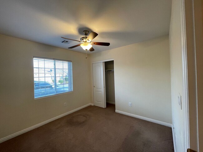 Building Photo - 4820 Palm Tree Ct