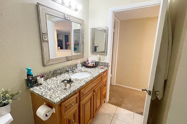 Building Photo - 1964 Lake Atriums Cir