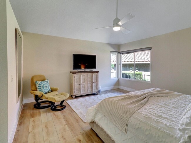Building Photo - 77897 Woodhaven Dr S